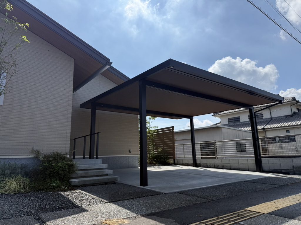 都城市にあるサニー株式会社で施工したカーポートとアルミフェンス